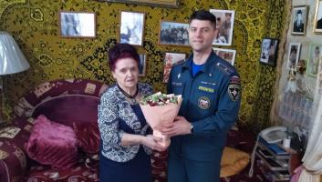 Сегодня свой 90-летний юбилей отмечает ветеран пожарной охраны Валентина Ивановна Абрамова