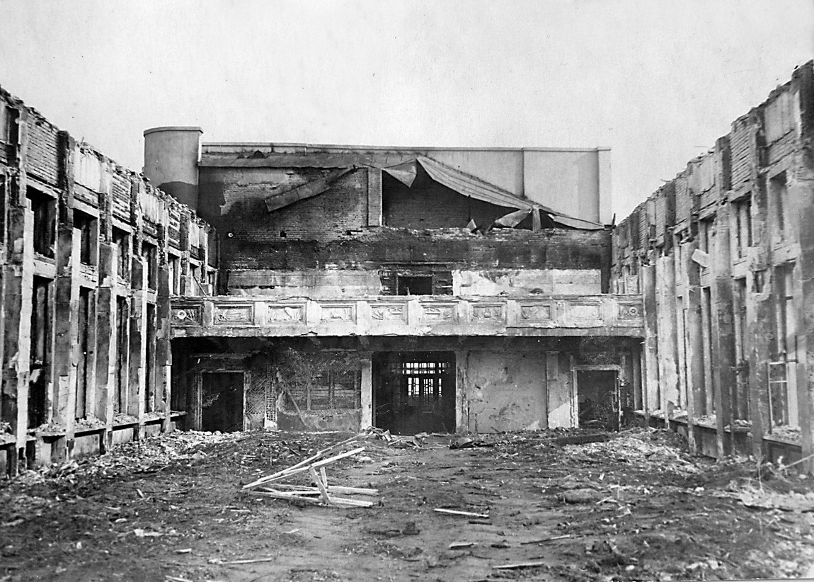 Здание Автодорожного института после пожара. 1940г.