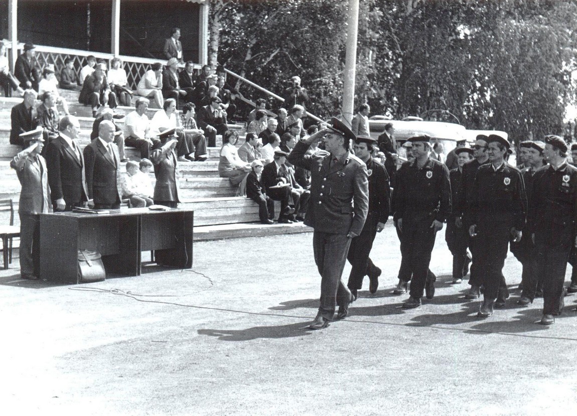 Соревнования формирований ГО_парад участников (Челябинск_17.06.1978)