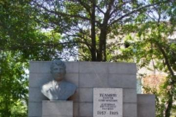 Памятник лейтенанту вн. службы С.Г. Тельнову