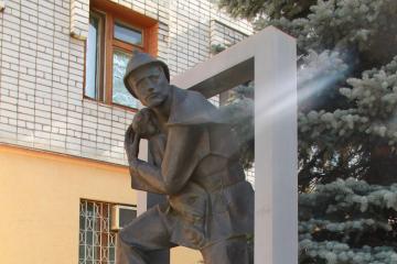 Скульптурная композиция «Памятник пожарному»