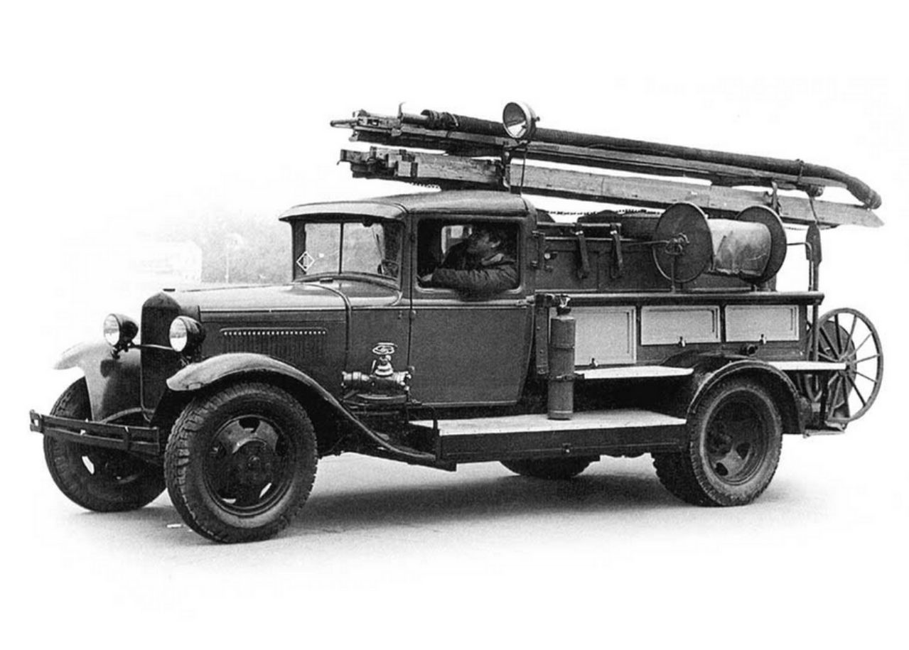 Первые пожарные машины. ПМГ-1 ГАЗ-АА. ПМГ-1 на шасси ГАЗ-АА. Пожарный автонасос ПМГ-1. ЗИС-11 пожарный автомобиль ПМЗ-1.