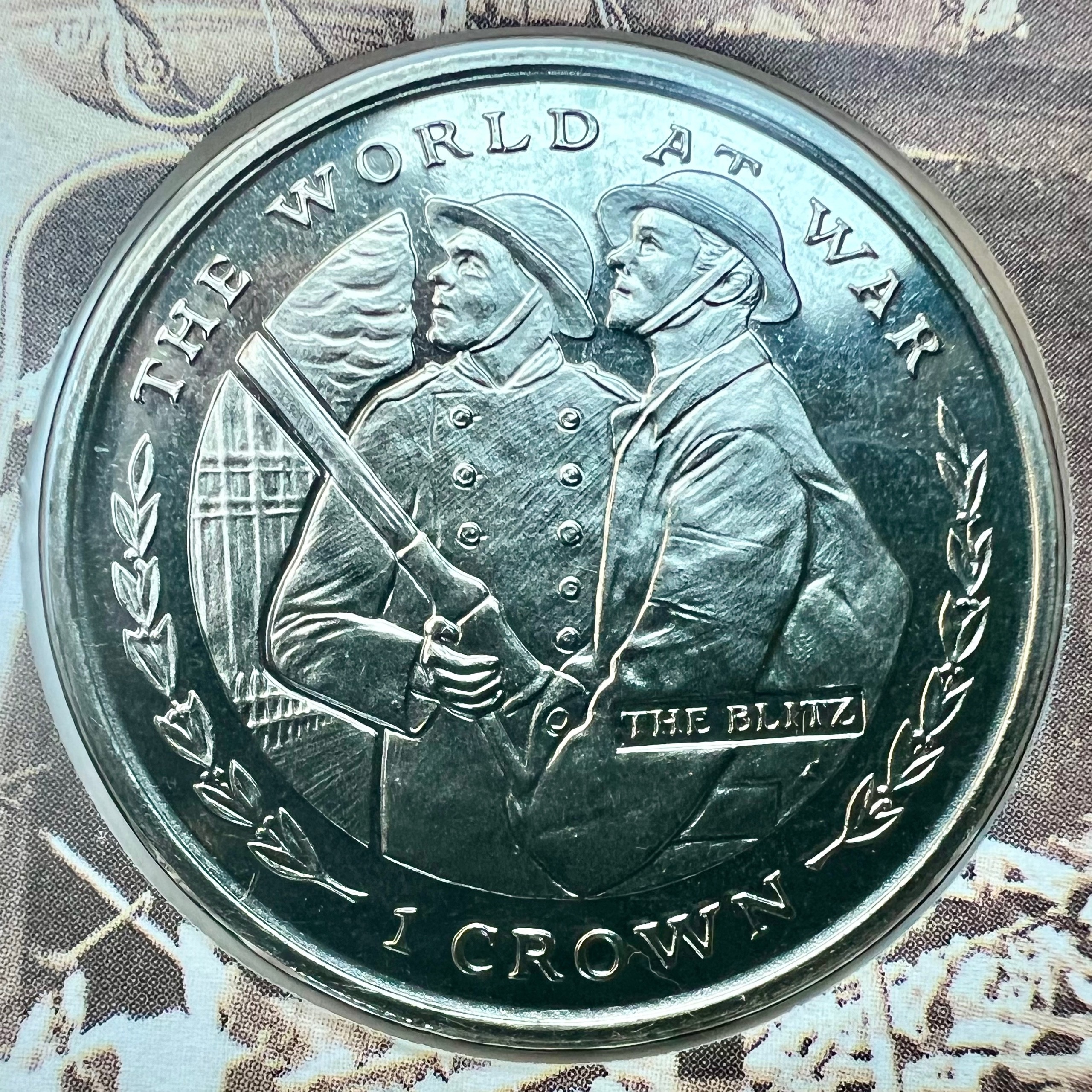 Коллекционная монета 1 крона Мир в войне. Пожарные (1999)