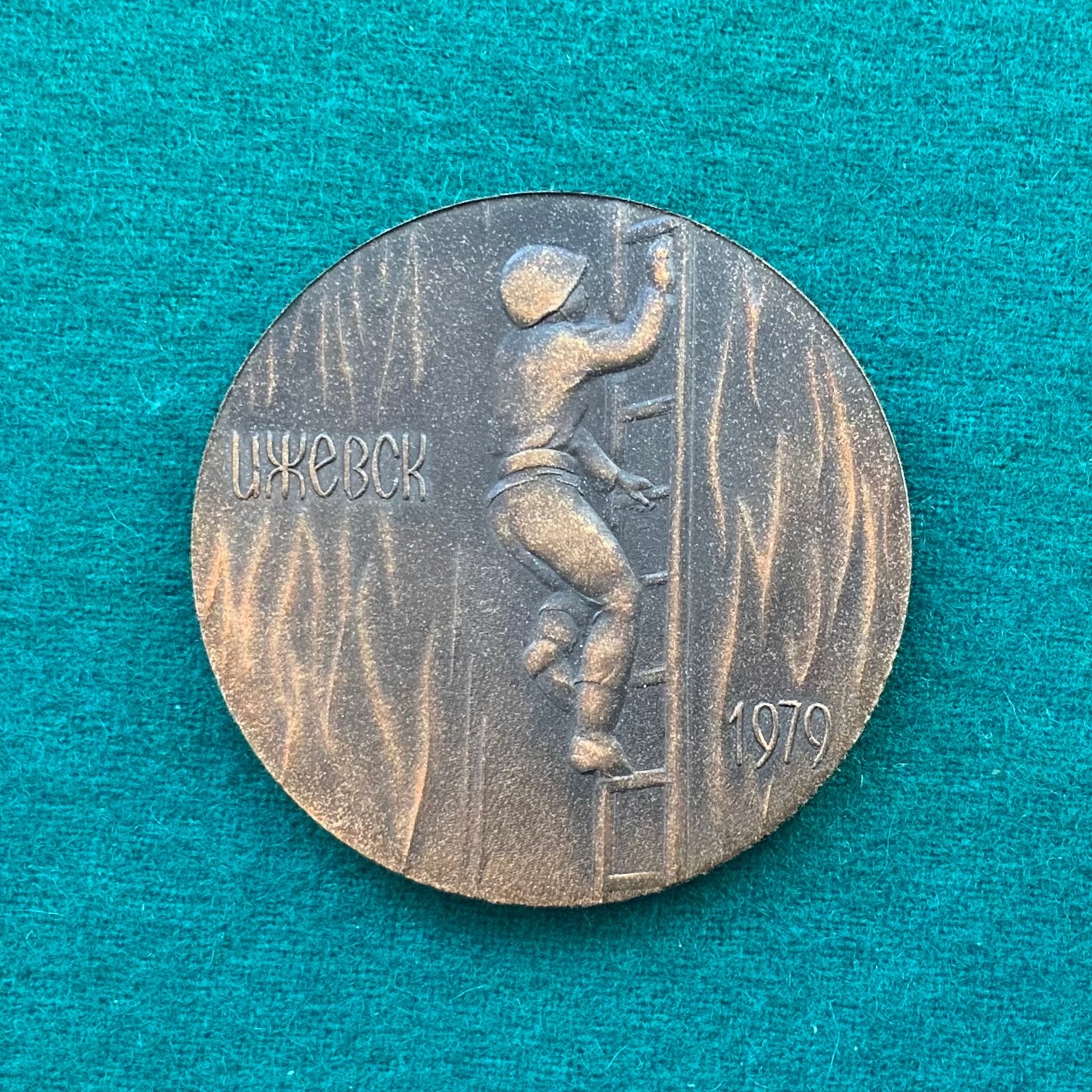 Настольная медаль 