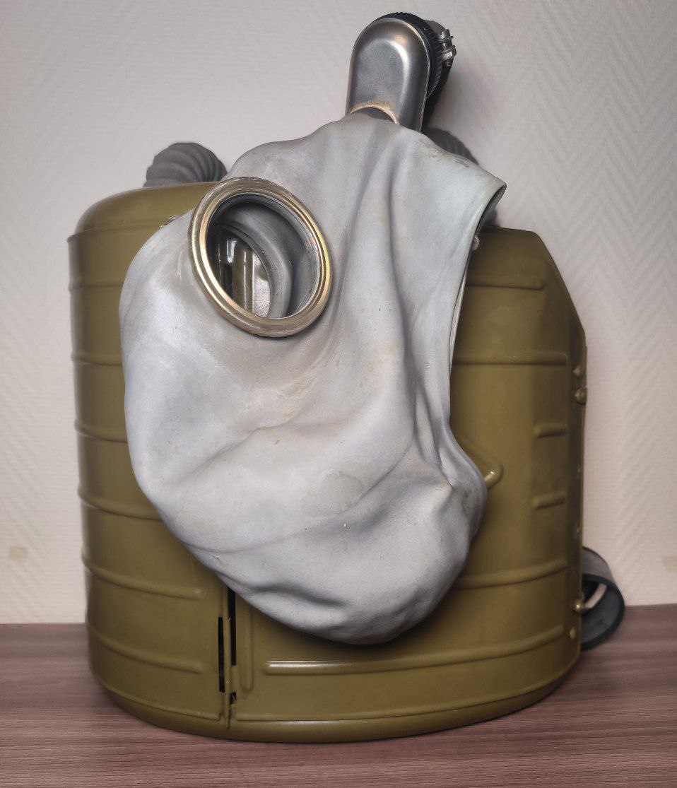 Противогаз КИП-5 (кислородный изолирующий противогаз)