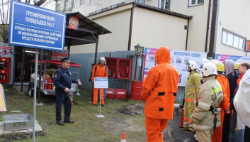 ВДПО готовит новые кадры для защиты от огня. Процессом обучения добровольцев заинтересовались журналисты центральных телеканалов