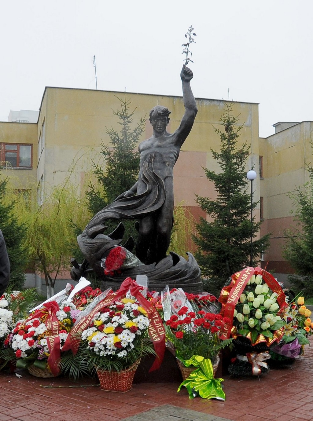 Памятники чернобыльцам в россии фото