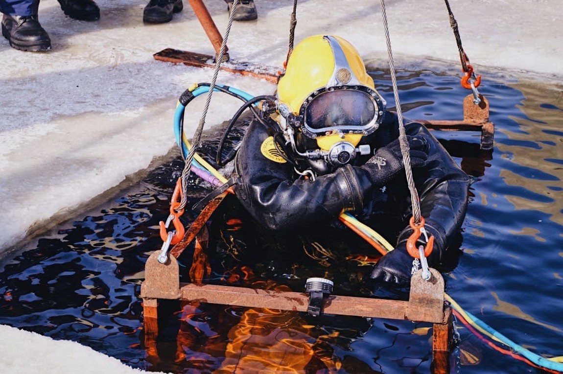 Аварийно спасательные работы на воде. Водолазная служба МЧС России. Водолазы МЧС России. Герой России водолаз МЧС. 5 Мая день водолаза.