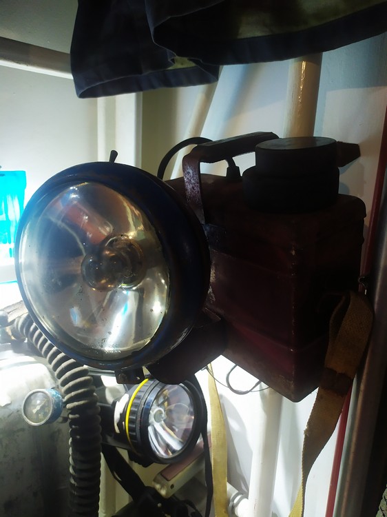 Данный групповой пожарный фонарь использовался звеньями ГДЗС в 1950-х годах