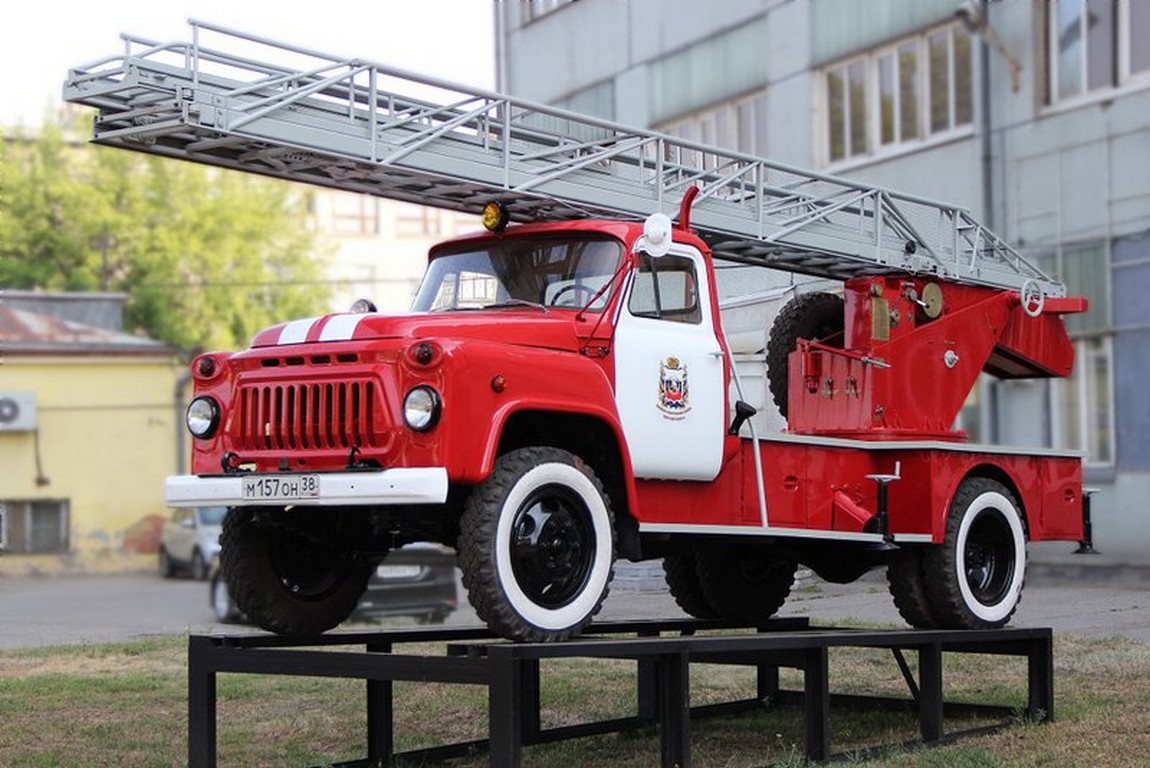 Пожарная служба иркутской области. ГАЗ-52 автолестница. ГАЗ 52 пожарная автолестница. ГАЗ 53 автолестница. ЗИЛ 131 автолестница.