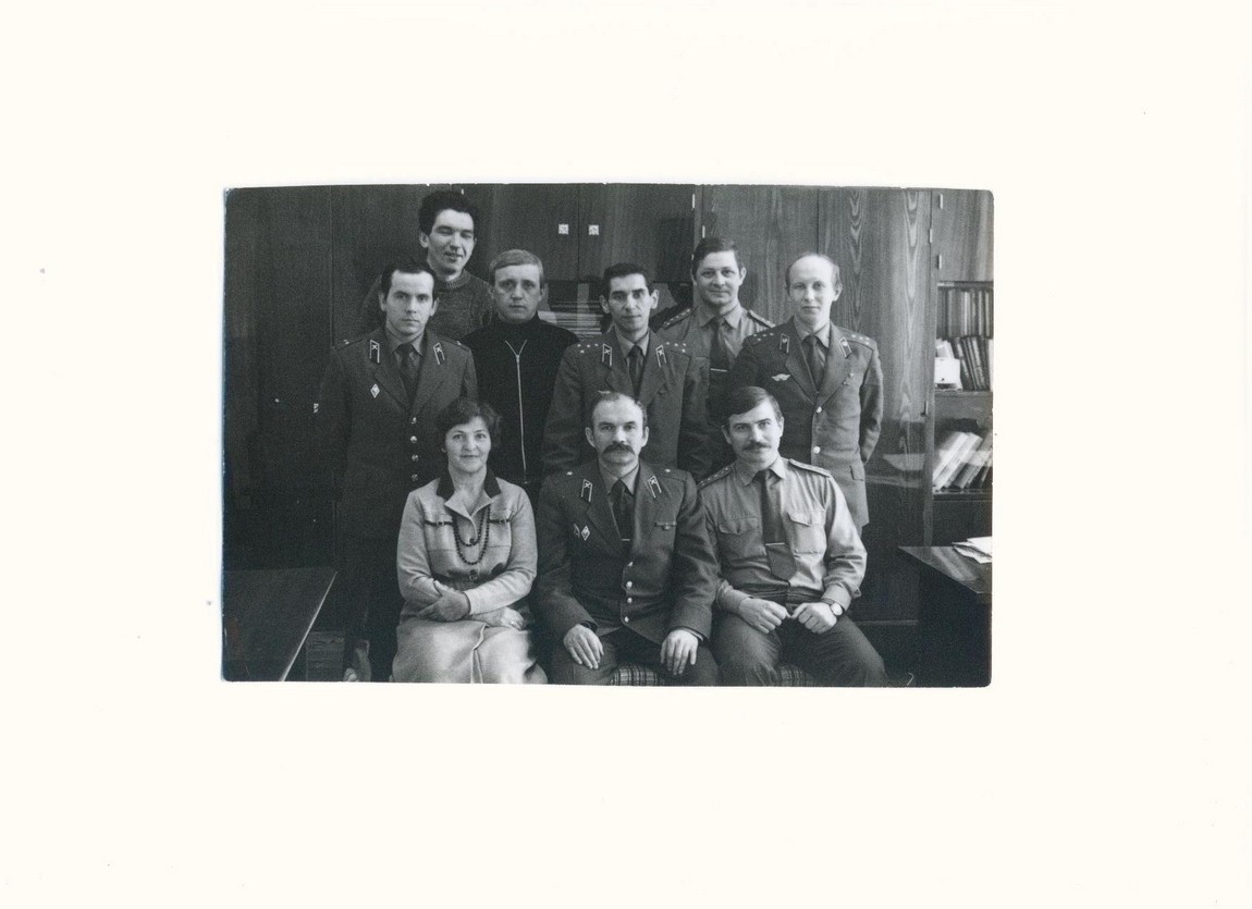 Коллектив ИПЛ во главе с начальником Р.Ф. Исмагиловым (нижний ряд, в центре)