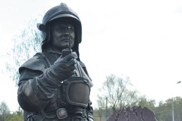 Памятник в честь Героя России полковника внутренней службы Е.Н.Чернышева