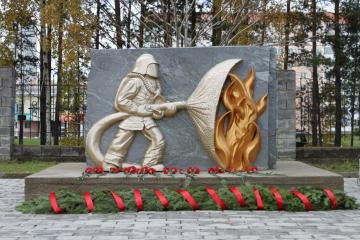 Памятник пожарным и спасателям Специальной пожарной охраны России