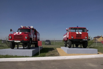 Памятник пожарному автомобилю ГАЗ-66