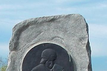 Памятный камень пожарным Хабаровского края, погибшим при исполнении боевого долга