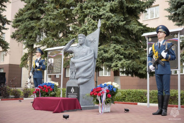 Мемориальный комплекс выпускникам, погибшим при защите Отечества