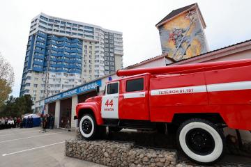  Памятник пожарным автомобилям