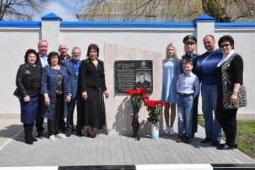 Памятный камень полковнику внутренней службы А.Ф. Сердюкову