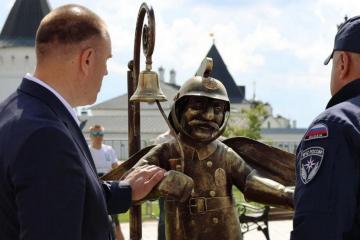 Скульптура «Оберегающий»