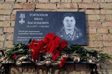 Мемориальная доска в честь И.В. Торлопова