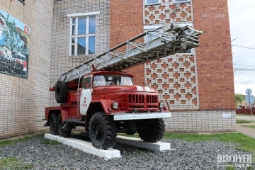 Памятник пожарной машине АЛ‑30 на шасси ЗИЛ‑131