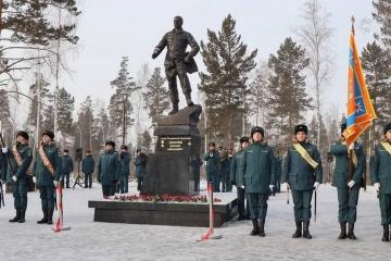 Памятник Герою России Евгению Зиничеву