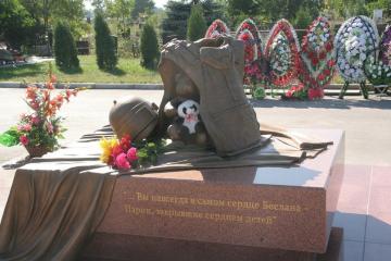 Памятник сотрудникам спецназа и спасателям МЧС России