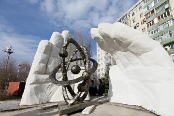 Памятник ликвидаторам аварии на Чернобыльской АЭС